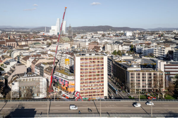 Kran_mont_58 Luftaufnahme Hochhaus Heuwaage Basel mit Baukran und Stadtpanorama, Drohnenfotografie Giuseppe Salva