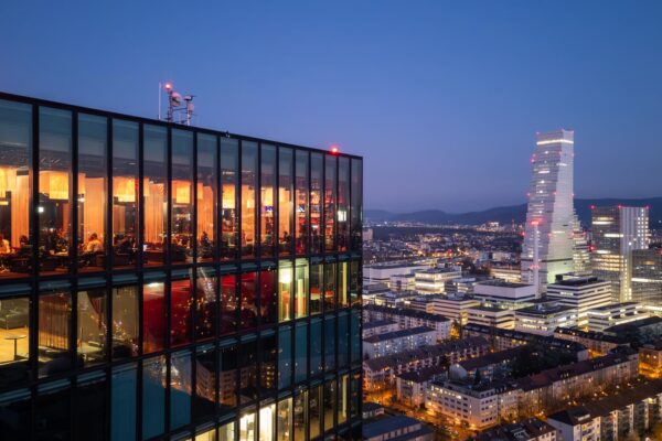 Navolta AG Firmenanlass – Panoramablick vom Veranstaltungsort Basel bei Nacht, Event Fotografie Basel