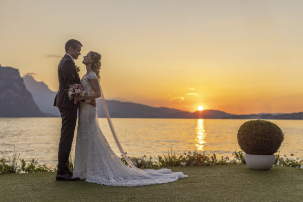 Deb_Ste_1149 Luxury Wedding Schweiz – Brautpaar am Sonnenuntergang, Park Hotel Vitznau
